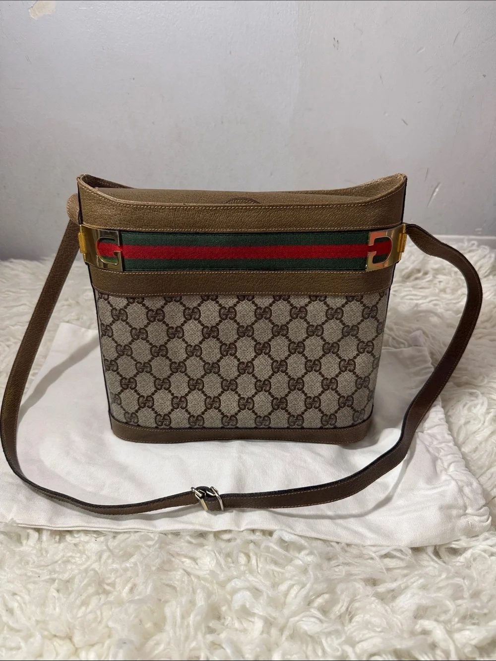 Vin.Gucci 1970’s Brown GG Bolsa Bucket Bag with Green and Red Web